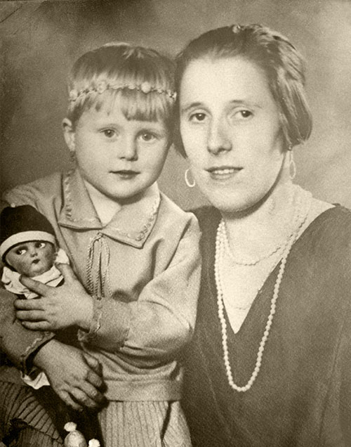 1930's restored imag of mother and child